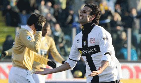 Parma đã thi đấu xuất sắc, Amoruso đã có bàn thứ 112 tại Serie A... Ảnh: Getty Images