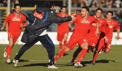 Quagliarella tỏa sáng, đưa Napoli vào top 4. Ảnh: Getty Images
