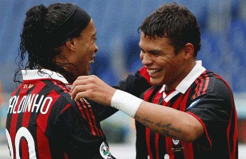 Ronaldinho tiếp tục là nguồn cảm hứng trong lối chơi samba của Milan. Ảnh: Reuters