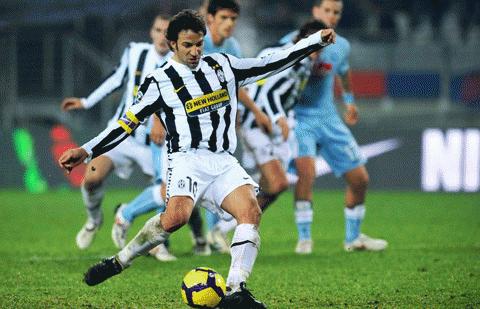 Phong độ chói sáng của Del Piero trong trận thắng Napoli... Ảnh: Getty Images