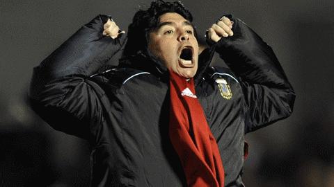 Maradona đã kết thúc sự im lặng kéo dài trong 2 tháng qua, khoảng thời gian ông bị FIFA cấm chỉ đạo. Ảnh: Getty Images