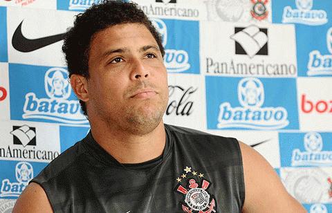 Ronaldo  đề ra mục tiêu ghi 30 bàn cho Corinthians trong năm 2010. Ảnh: Estado