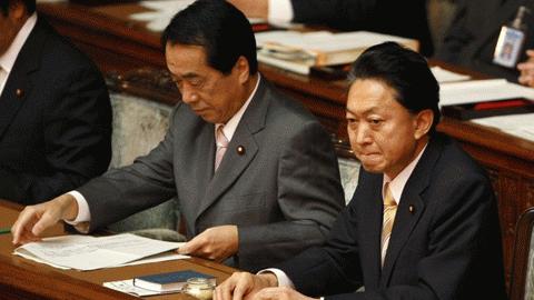 Thủ tướng Nhật Bản Yukio Hatoyama và Bộ trưởng Tài chính Naoto Kan trong phiên họp toàn thể Hạ viện ngày 18/1 (Ảnh: Reuters)