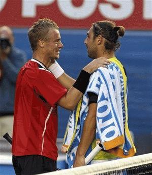 Baghdatis đã phải dừng cuộc chơi trước Hewitt. Ảnh: AP