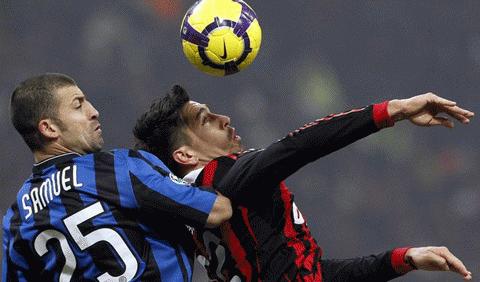 Hàng thủ Inter không cho Milan có khoảng trống nào. Ảnh: Getty Images