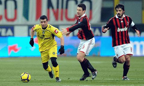 Di Natale và các đồng đội liên tục làm chao đảo hàng thủ Milan. Ảnh: Getty Images