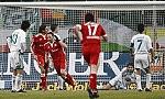 'Đòi nợ' Wolfsburg, Bayern chia sẻ ngôi đầu với Leverkusen