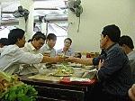 Khách công sở chiếm lĩnh quán nhậu dịp cuối năm