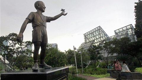 Bị dân phản đối, Indonesia hạ tượng Obama