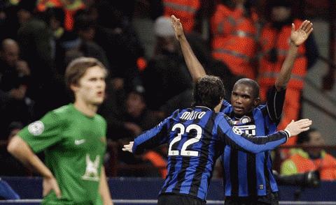 Trước khi Eto’o dự CAN, anh đã cùng Milito trở thành cặp tấn công đáng gờm. Ảnh: Reuters