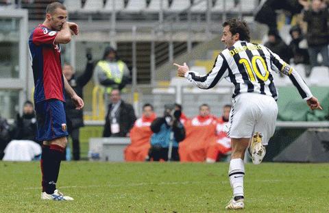 Niềm vui của Del Piero với cú đúp vào lưới Genoa. Ảnh: Reuters