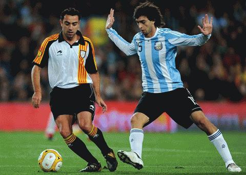 Pastore là nhân tố mới cho tuyến giữa của Argentina. Ảnh: Getty Images