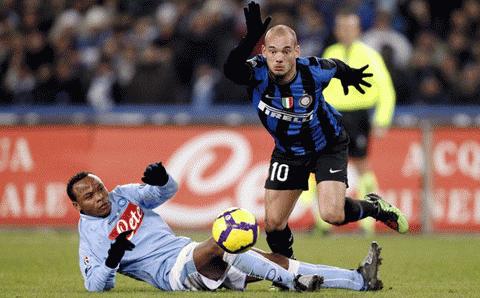 Ở vòng đấu trước, Inter gặp rất nhiều khó khăn từ Napoli. Ảnh: Reuters