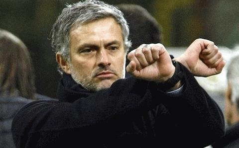 Mourinho hoàn toàn thất vọng về cách cầm còi của trọng tài. Ảnh: Reuters