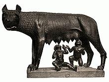 Tượng cổ Romulus và Remus bú chó sói