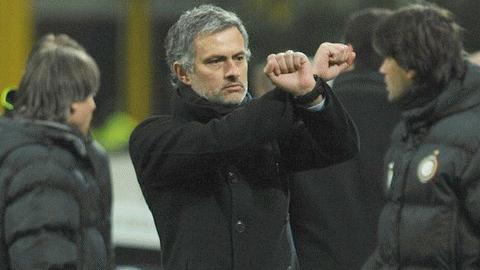 HLV Mourinho bị cấm chỉ đạo 3 trận. Ảnh: Getty Images