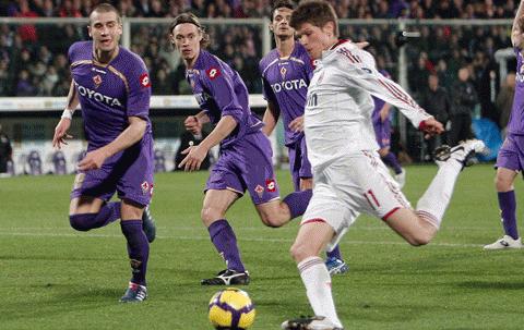 Huntelaar là người mang đến khác biệt cho Milan, chỉ ít phút khi được tung vào sân. Ảnh: Getty Images