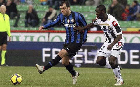 Nỗ lực của Udinese chưa đủ để níu chân Inter. Ảnh: Reuters