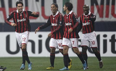 Borriello hợp cùng Ronaldinho và Pato thành bộ 3 tấn công lý tưởng của Milan. Ảnh: Reuters