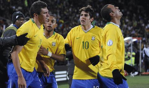 Lucio, Robinho, Kaka và Fabiano chắc chắn sẽ đến Nam Phi nếu không có sự cố bất ngờ. Ảnh: Getty Images