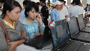 Lập lờ tỉ giá, người mua lãnh đủ