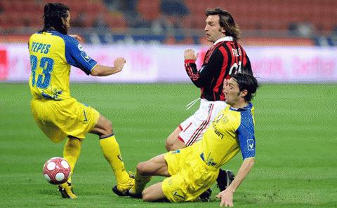 Chievo đã khiến Milan gặp nhiều vất vả. Ảnh: Getty Images