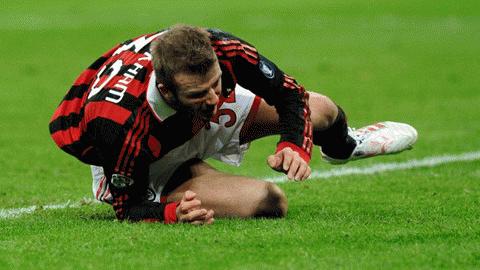 ... sau đó là chấn thương gót Achilles khiến Becks mất cơ hội góp mặt ở World Cup 2010. Ảnh: Getty Images
