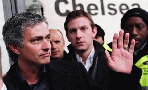 Mourinho đầy tự tin trở lại Stamford Bridge, nơi ông trở thành một phần của lịch sử. Ảnh: Getty Images