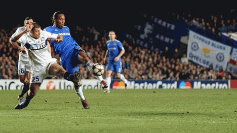 Mọi bài tấn công của Chelsea đều bị Mourinho bắt bài, vì ông quá hiểu những học trò cũ của mình. Ảnh: Getty Images