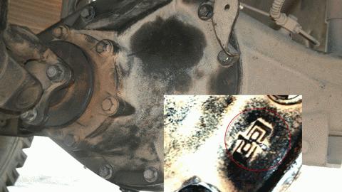 Logo của một nhà sản xuất ở Trung Quốc trên vỏ cầu sau. Ảnh: Trần Chánh Nghĩa