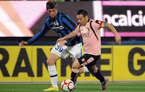 Miccoli và Palermo đã khiến Inter có một trận đấu vất vả. Ảnh: Getty Images