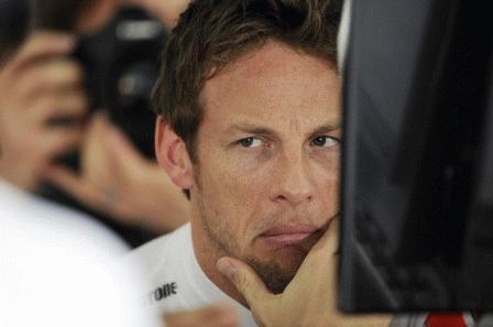 Jenson Button cảm thấy khó chịu về những quy định mới của FIA. Ảnh: Getty Images