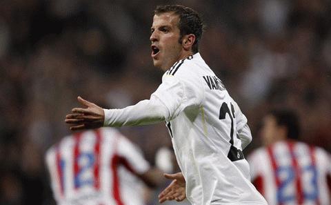 Van der Vaart đang trở lại ấn tượng. Ảnh: Getty Images