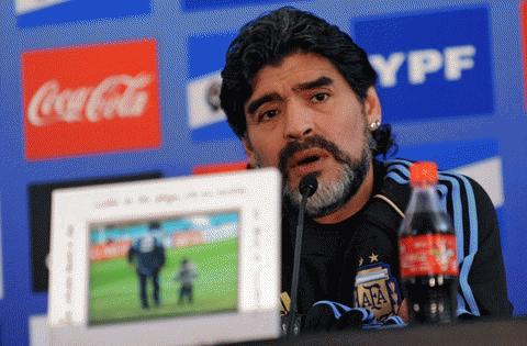 Maradona rất tự tin trước trận đánh lớn. Ảnh: Getty Images