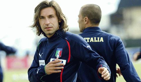 Pirlo sẽ phải đợi để biết mức độ chấn thương. Ảnh: La Presse