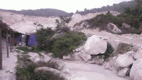 Thực trạng môi trường tại điểm khai thác cao lanh thuộc xã Phan Thanh (huyện Nguyên Bình, tỉnh Cao Bằng), thượng nguồn rừng phòng hộ Phia Oắc, Phia Đén, nơi nhóm PV VietNamNet đã thực hiện loạt phóng sự điều tra vừa qua.