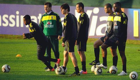 HLV Dunga xây dựng Brazil dựa trên triết lý châu Âu. Ảnh: Getty Images