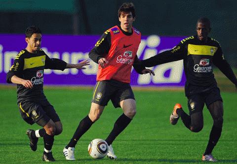 Kaka là linh hồn dẫn dắt lối chơi của Selecao. Ảnh: Getty Images