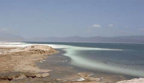 Hồ Assal ở Djibouti nằm sâu 155m dưới mực nước biển. 