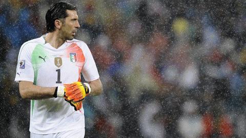 Buffon đồng ý phẫu thuật sau World Cup. Ảnh: Getty Images