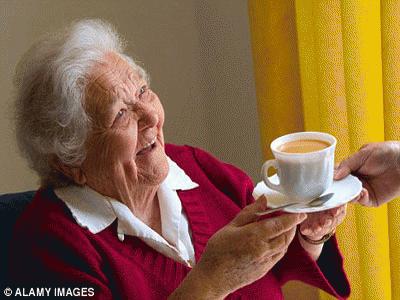 Phụ nữ uống 4 tách trà trở lên có nguy cơ viêm khớp cao  hơn 78%.
