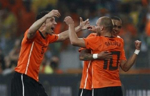 Thắng trận này, Hà Lan hoàn toàn có cơ hội chạm tay vào chiếc cúp vô đich (Nguồn: Reuters)