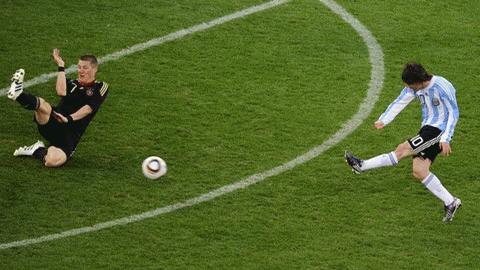 Hiệu quả trong dứt điểm của Messi là 0. Ảnh: Getty Images