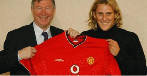 Thời gian ở M.U là vô cùng tệ hại trong sự nghiệp của Forlan. Ảnh: Mirrorfootball.