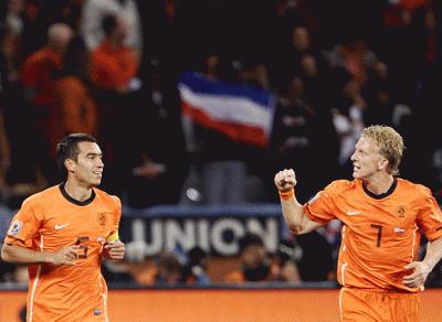 Van Bronckhorst, Kuyt - hai trong 3 chàng ngự lâm của ĐT Hà Lan