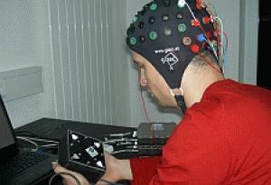Giao diện “bộ não – máy tính” đã giải phóng những khả năng mới của con người như dùng ý nghĩ để đánh máy chẳng hạn.