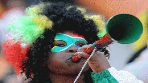 Nhiều khả năng, kèn vuvuzela sẽ không được phép xuất hiện trên tất cả các sân cỏ nước Anh. Ảnh: Getty