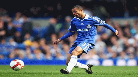 Chiến lược gia người Ý cũng khẳng định Ashley Cole chắc chắn sẽ ở lại với Chelsea. Ảnh: Getty