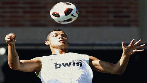 "CR7" tỏ ra rất tự tin về khả năng cạnh tranh ngôi vô địch La Liga mùa bóng tới với đại kình địch Barca. Ảnh: Reuters