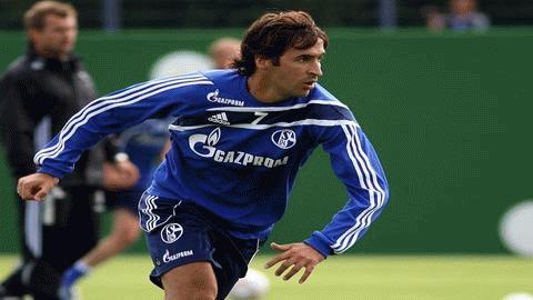 Raul Gonzalez vừa ra mắt rất ấn tượng trong màu áo Schalke
